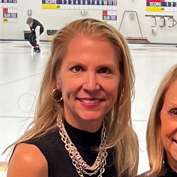 Meet your Posher, Jennifer - Picture 1 of 1